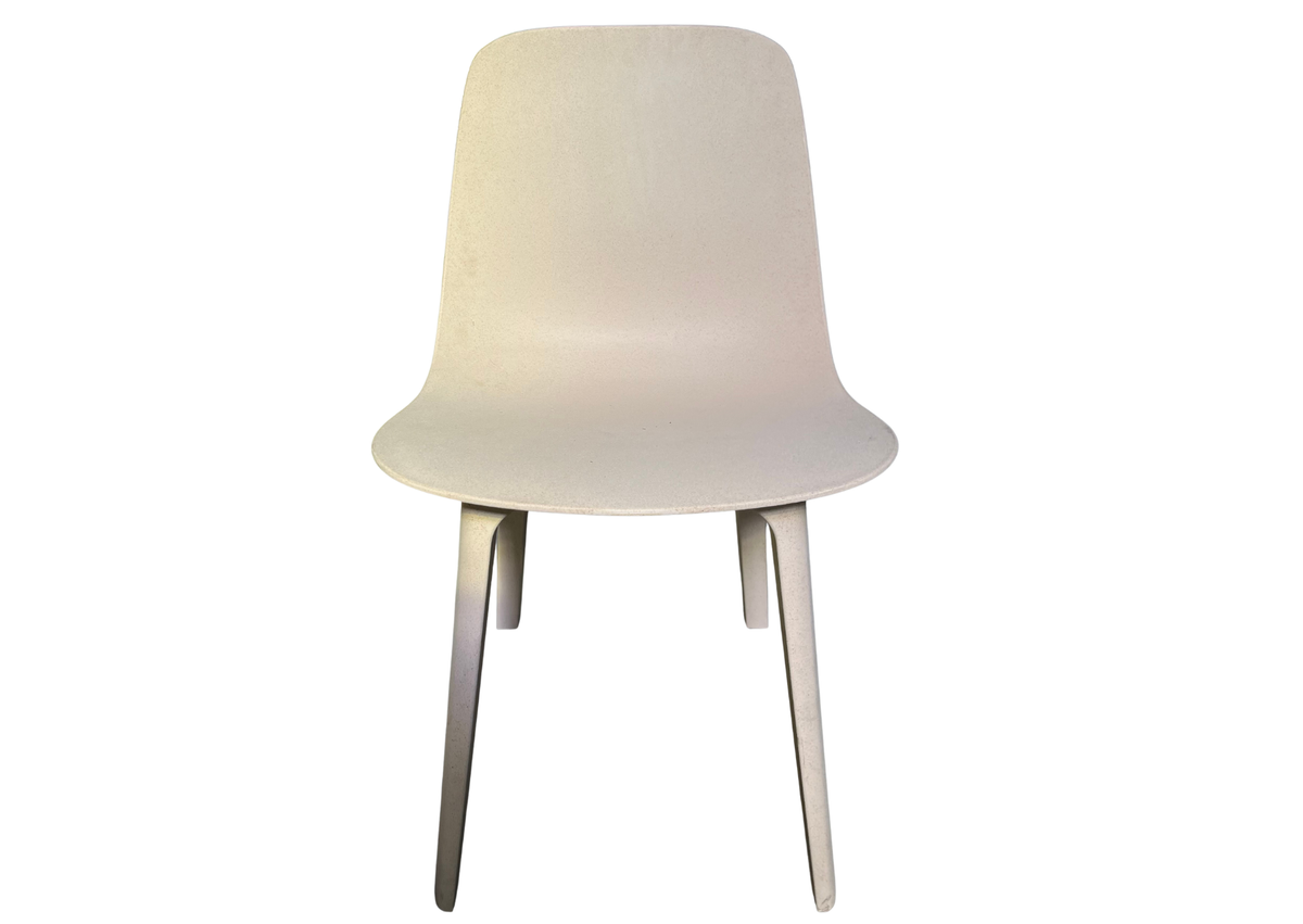 Chaise coque en plastique beige