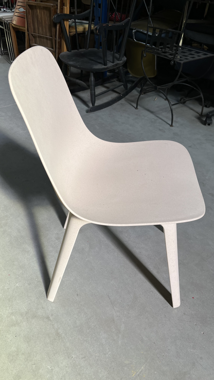 Chaise coque en plastique beige