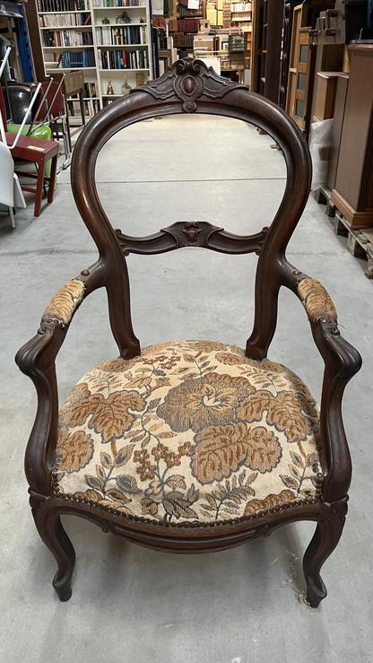 Fauteuil de style Louis-Philippe en bois et tissu à fleurs
