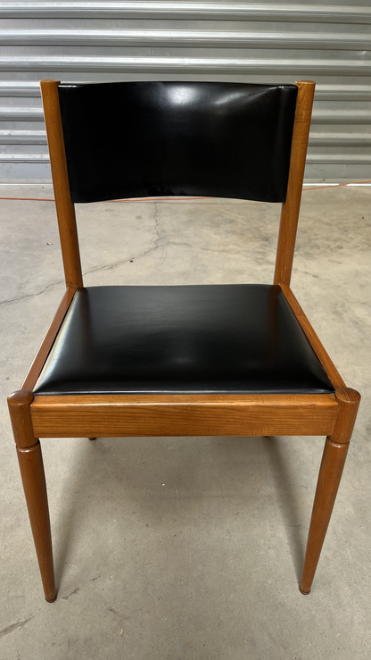 Chaise vintage en bois et cuir noir
