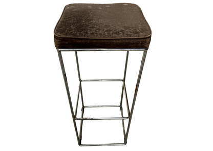 Tabouret de bar en tissu marron sur structure chromée