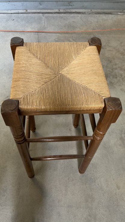 Tabouret de bar en bois à assise paillée