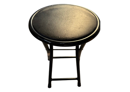 Tabouret à assise ronde noire sur pieds en métal