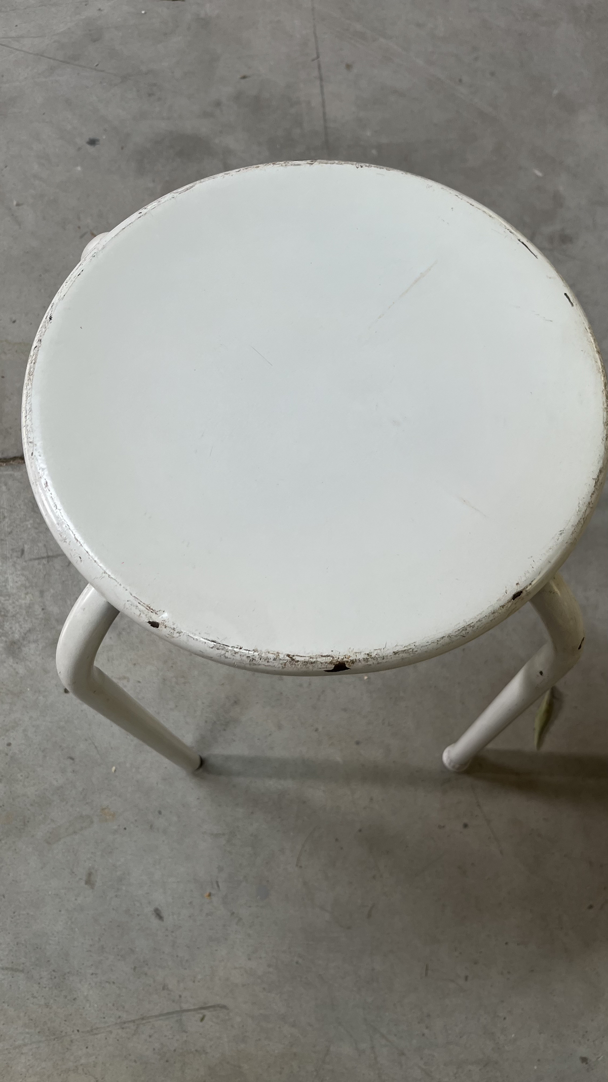 Paire de tabourets à assise ronde blanche