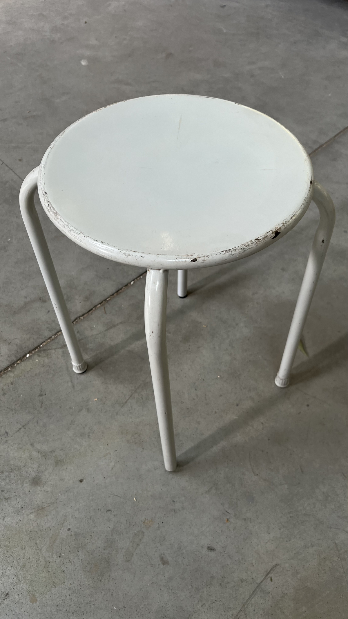 Paire de tabourets à assise ronde blanche
