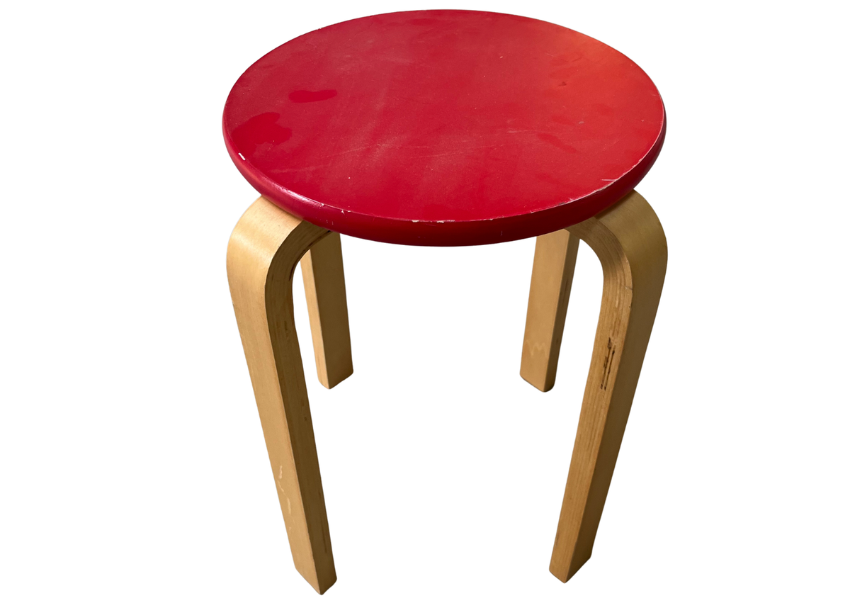 Paire de tabourets à assise ronde rouge sur pieds en bois