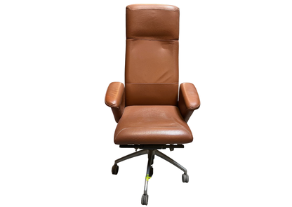 Chaise de bureau à roulettes en cuir marron à haut dossier