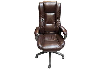 Chaise de bureau à roulettes en cuir marron foncé matelassé