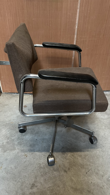 Chaise de bureau vintage à roulettes en tissu marron clair
