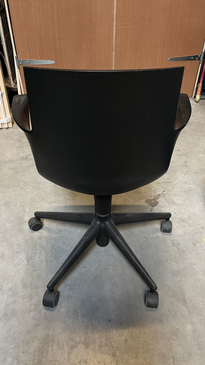 Chaise de bureau à roulettes en tissu noir à accoudoirs