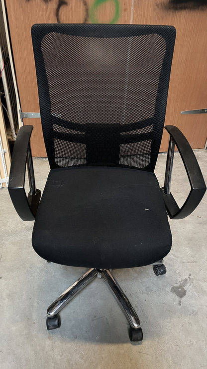 Chaise de bureau à roulettes noire à haut dossier en résille
