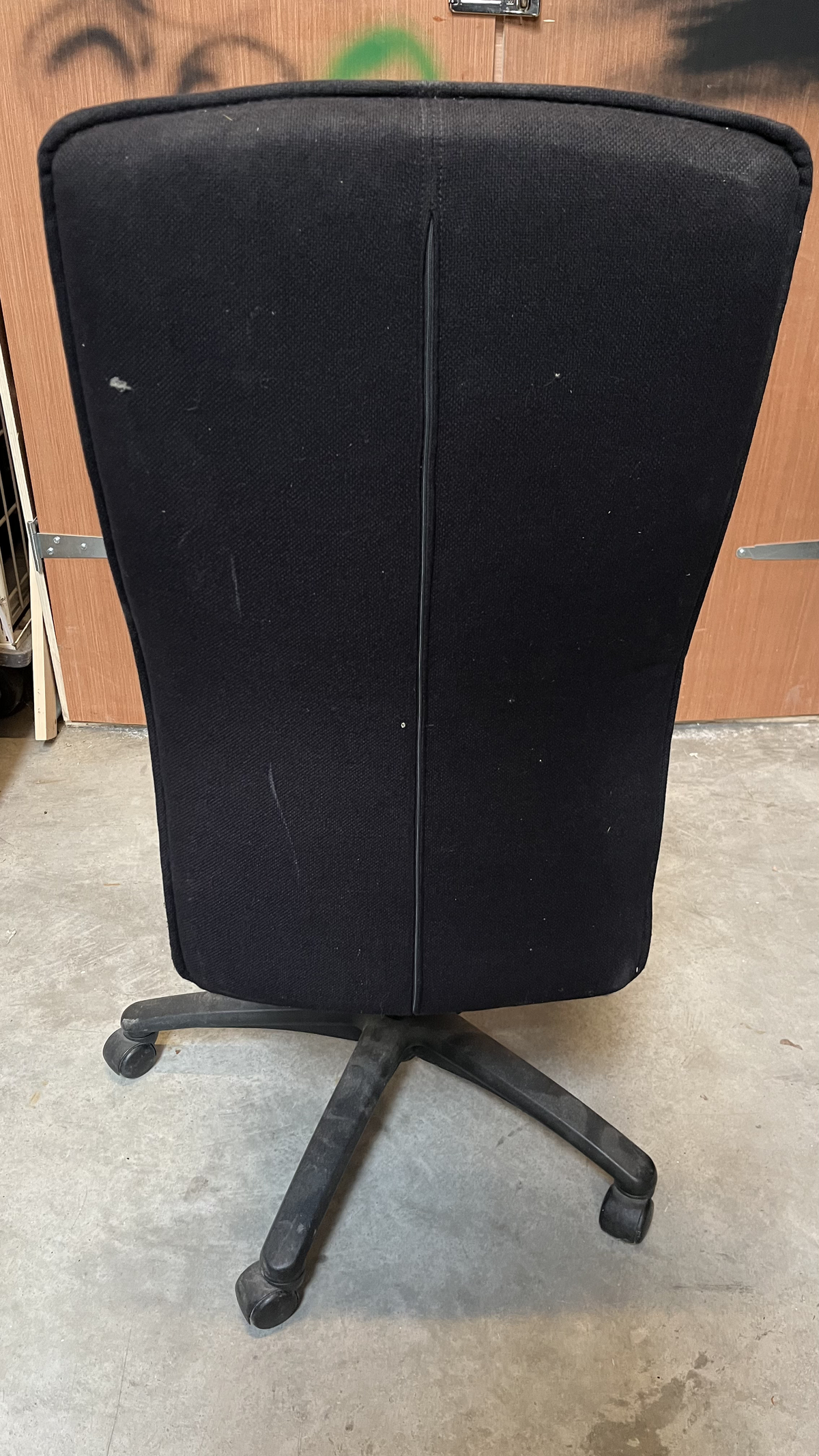 Chaise de bureau en tissu noir à haut dossier sans accoudoirs