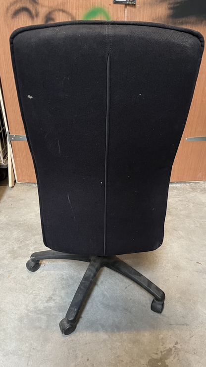 Chaise de bureau en tissu noir à haut dossier sans accoudoirs