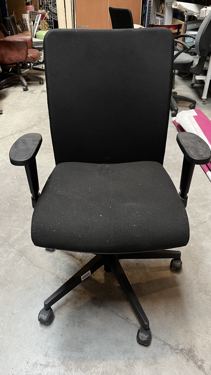 Chaise de bureau en tissu noir à dossier rectangulaire