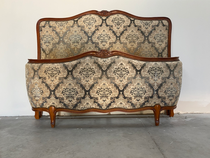 Lit corbeille en tissu damassé bleu et blanc (140 × 190 cm)