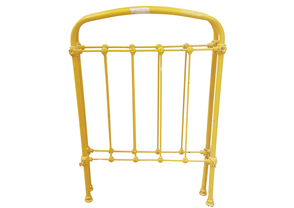 Lit en métal jaune