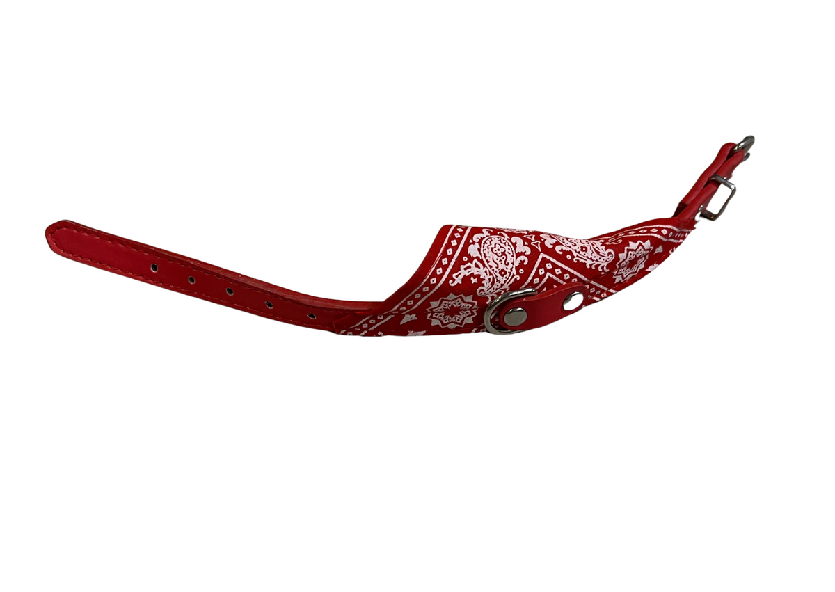 Collier rouge à motif bandana