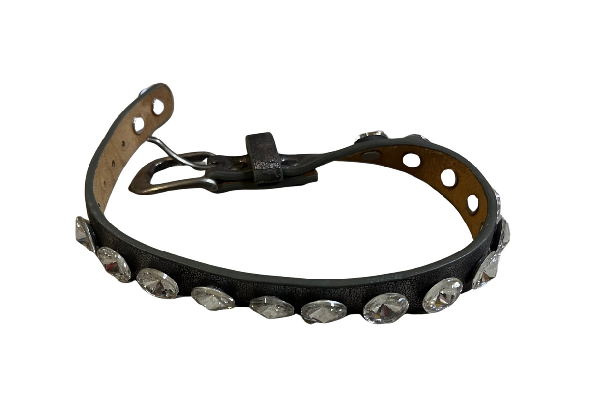 Collier noir à clous argentés
