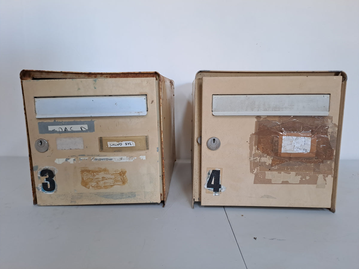 Boîte aux lettres individuelle beige en métal
