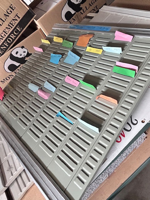 Tableau de planning à fiches colorées