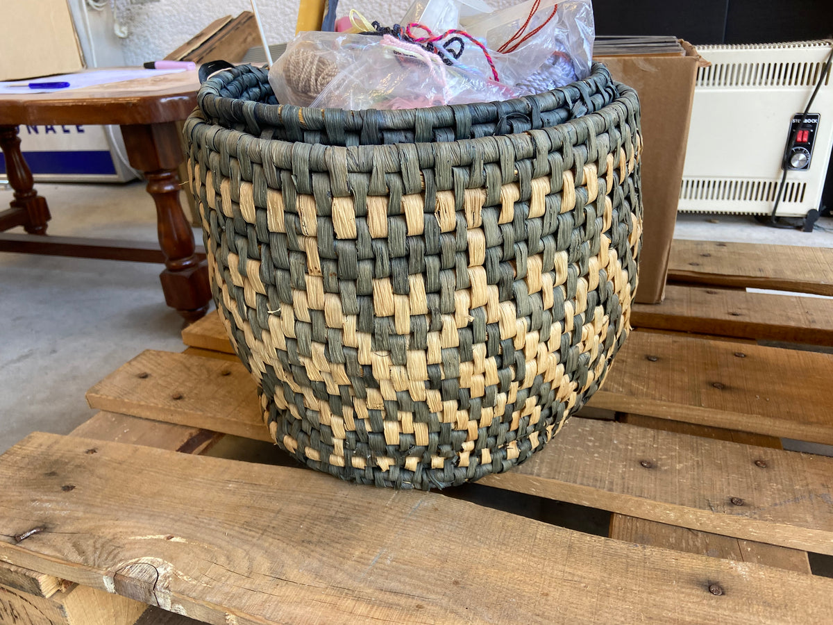 Panier de pelotes de laine