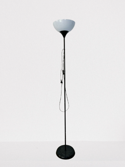 Lampadaire IKEA blanc et noir