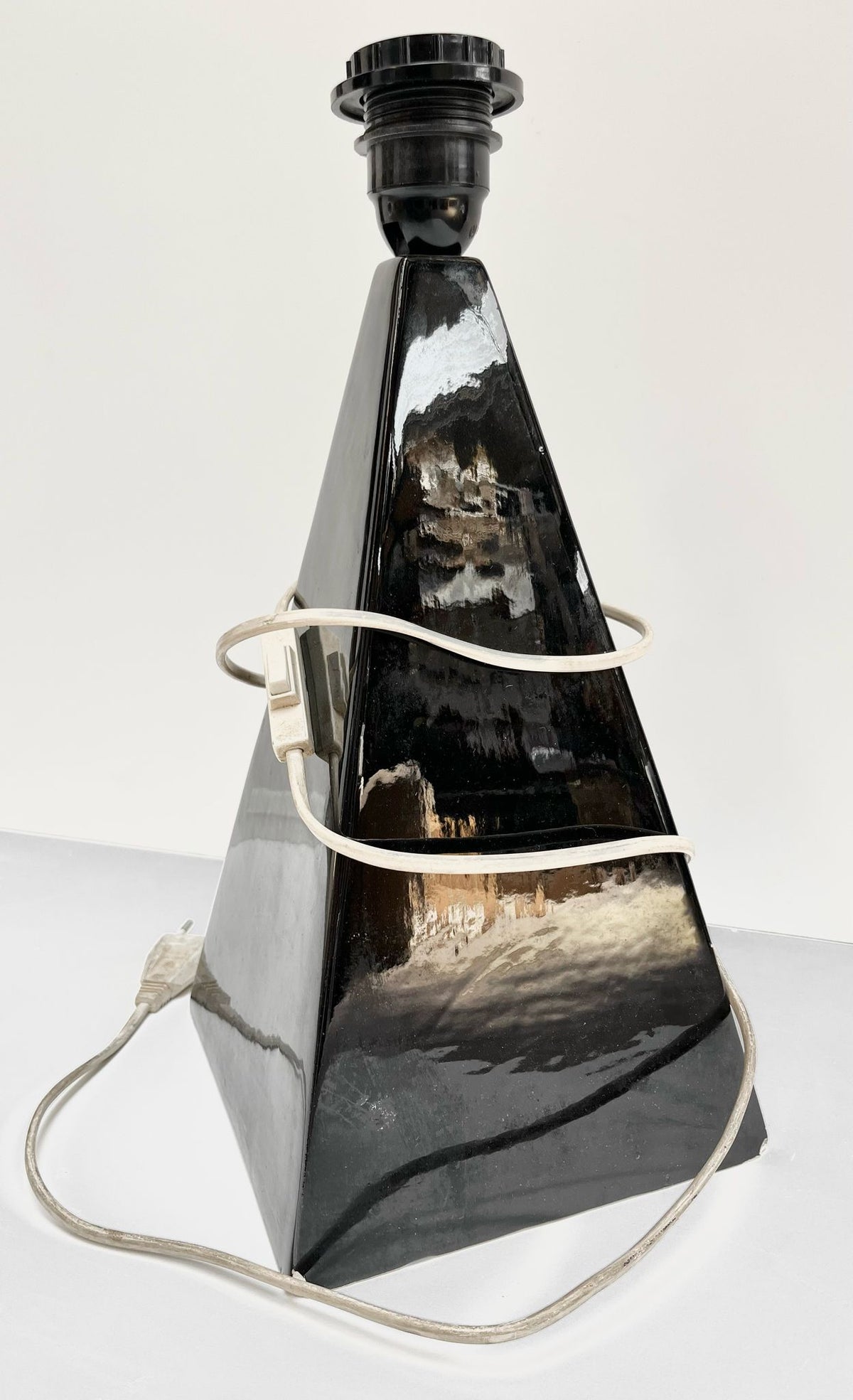 Pied de lampe en céramique noire