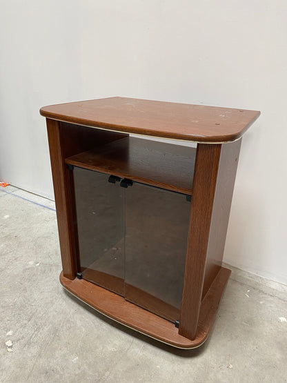 Commode en bois avec vitre