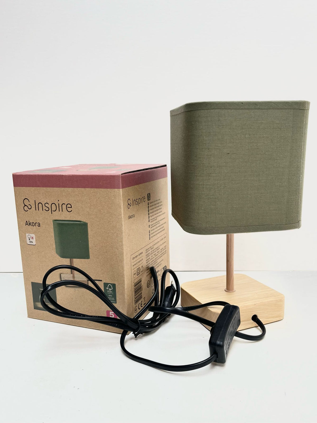 Lampe vert et bois marron clair