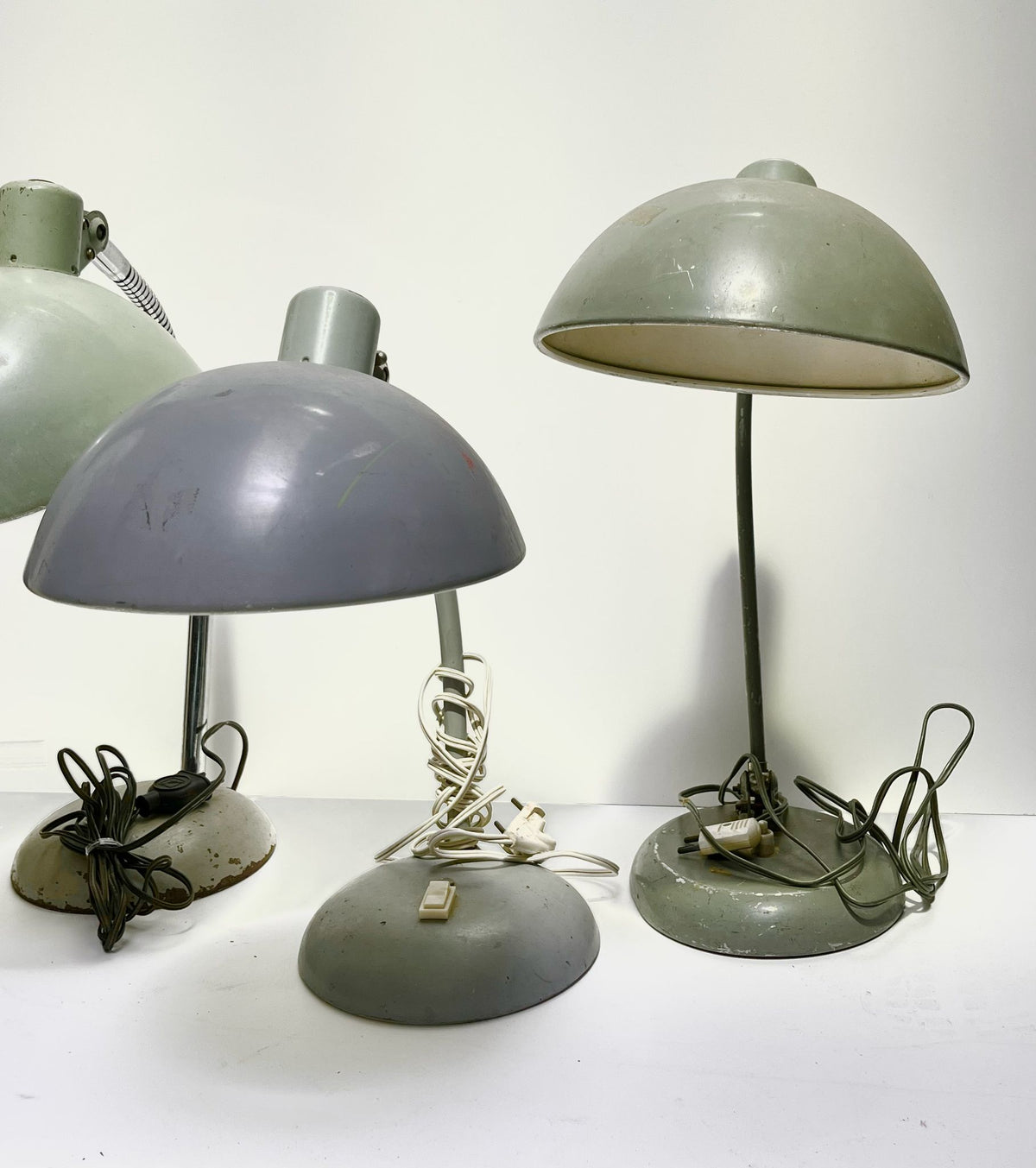 Lampes de bureau vertes et bleue