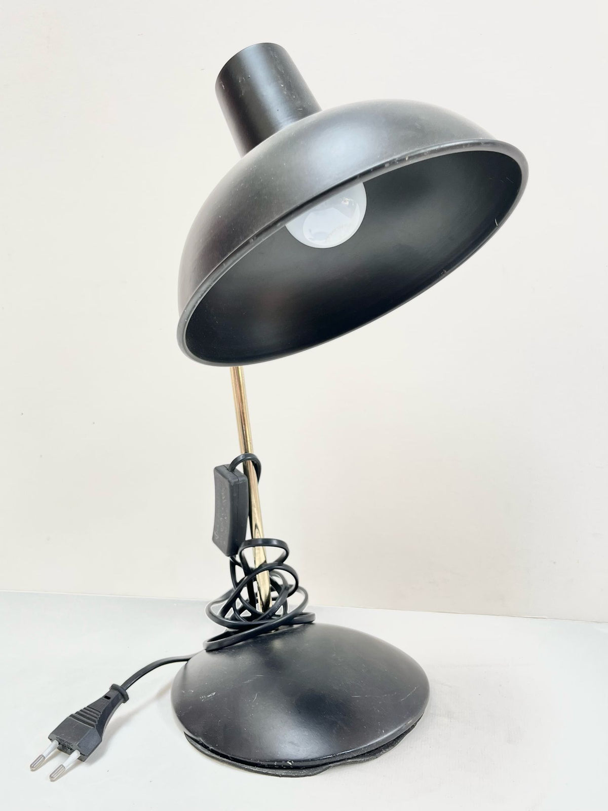 Lampe de bureau noire et dorée