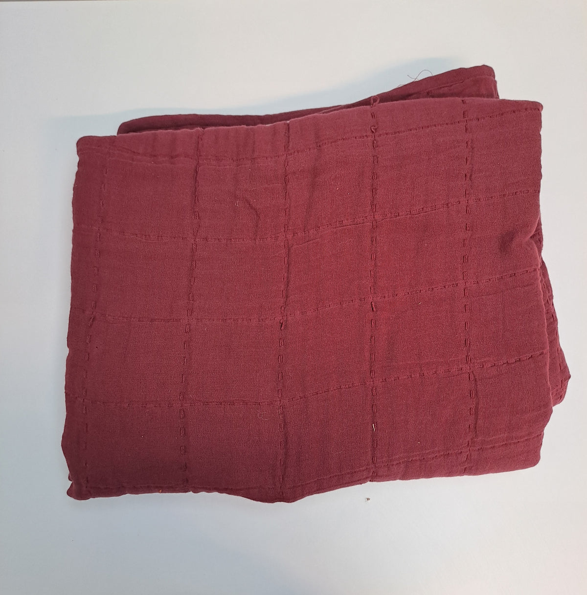 Couverture rouge canapé