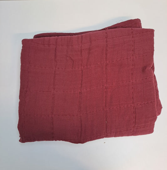 Couverture rouge canapé