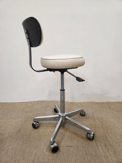 Chaise roulante blanche