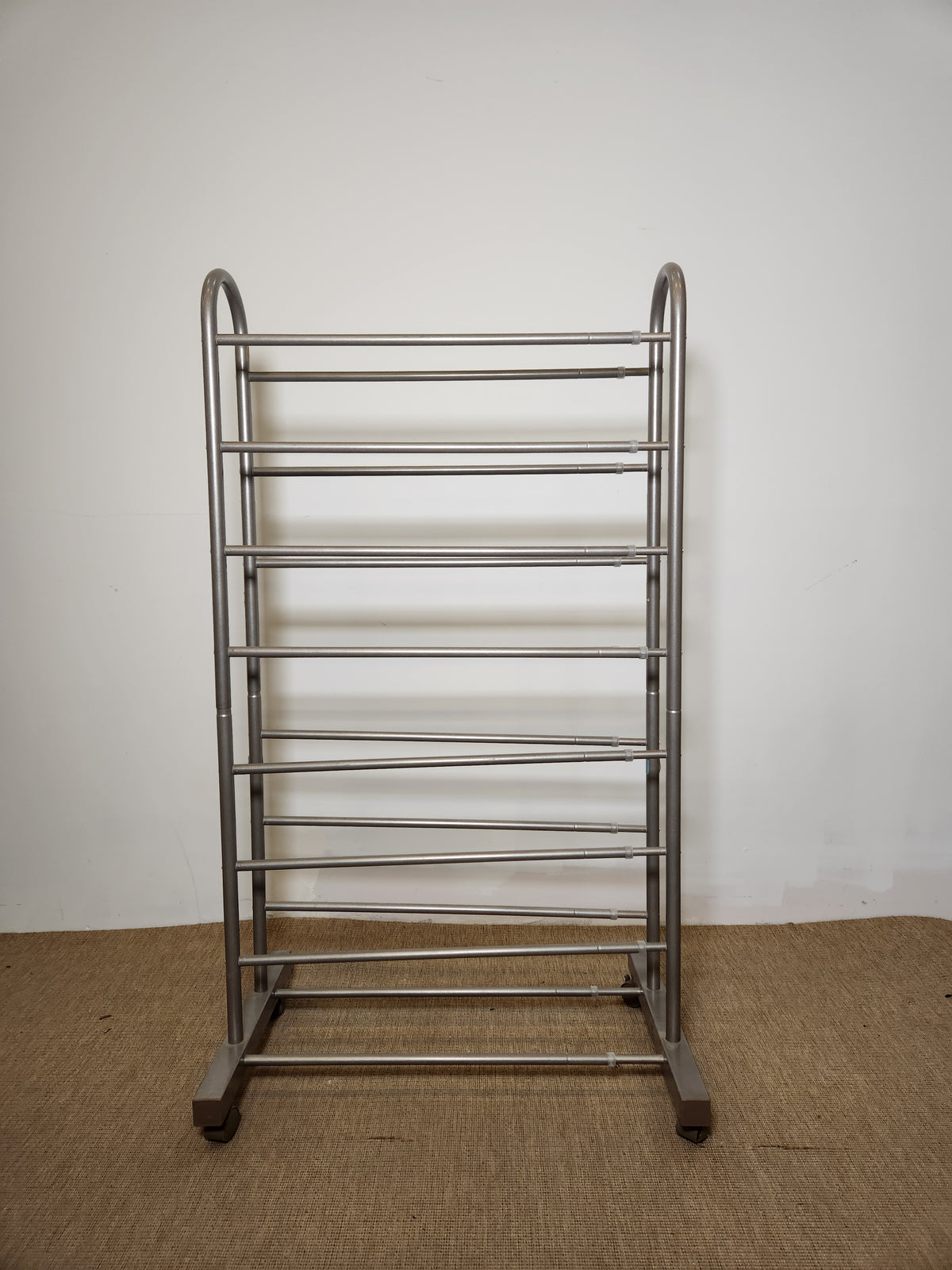 Porte chaussure à talon sur roulette