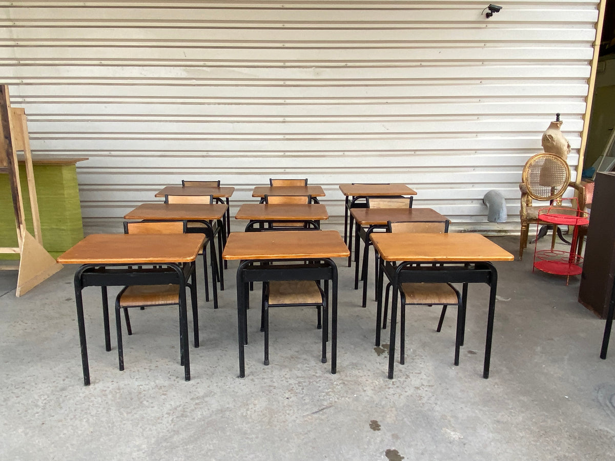 Ensemble table écoliers et chaises