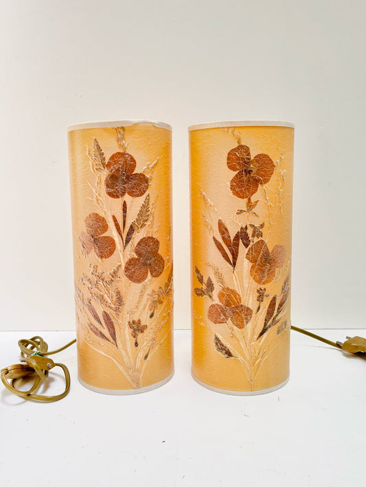 Lampes jaunes fleurs