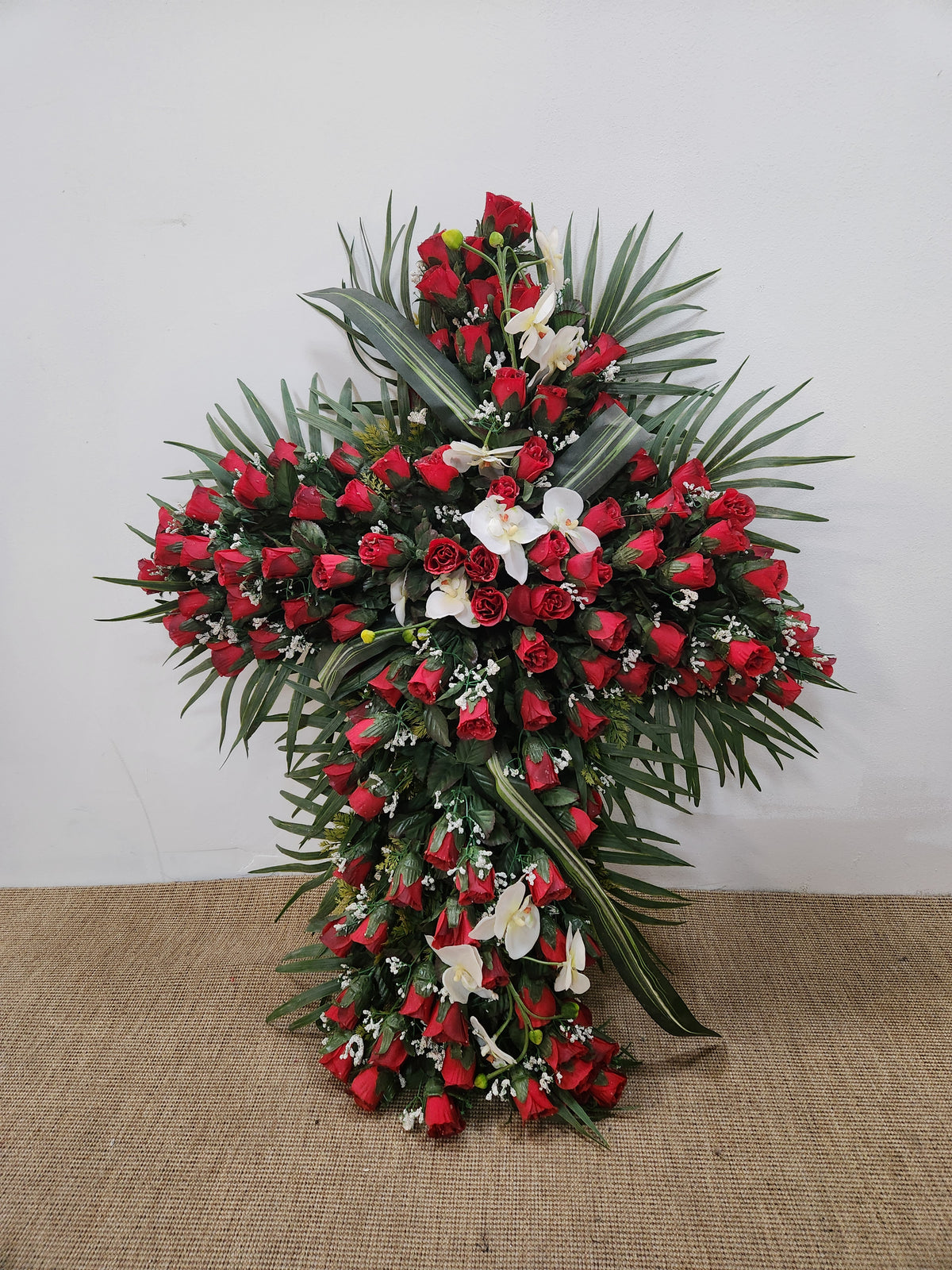 Fleurs synthétiques en forme de croix