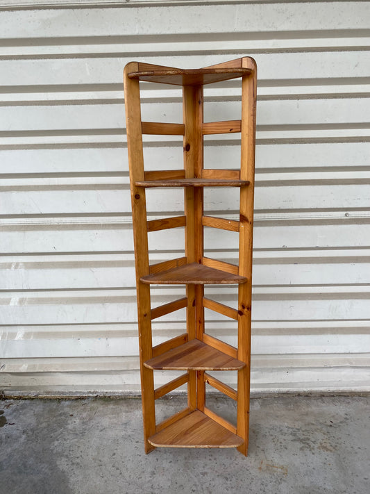 Etagère en bois haute