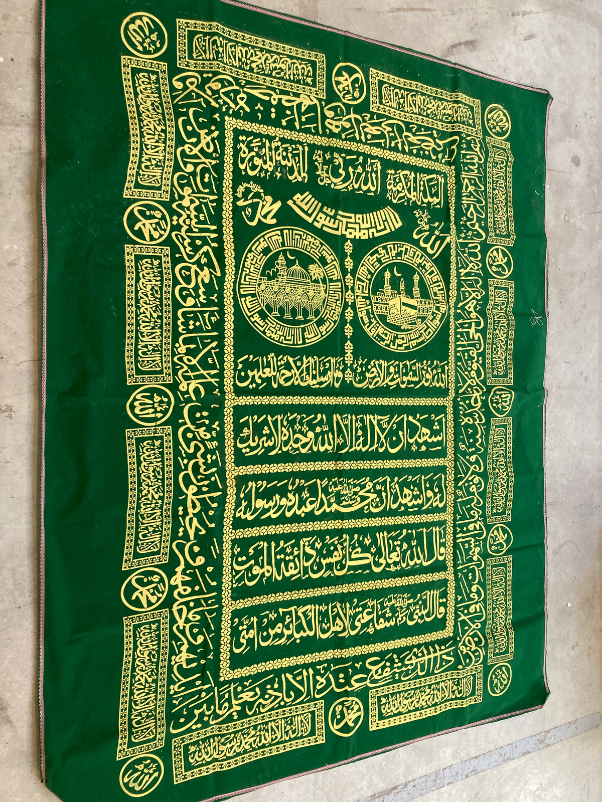 Tapis oriental vert et jaune