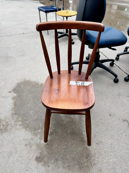 Chaise de salon en bois