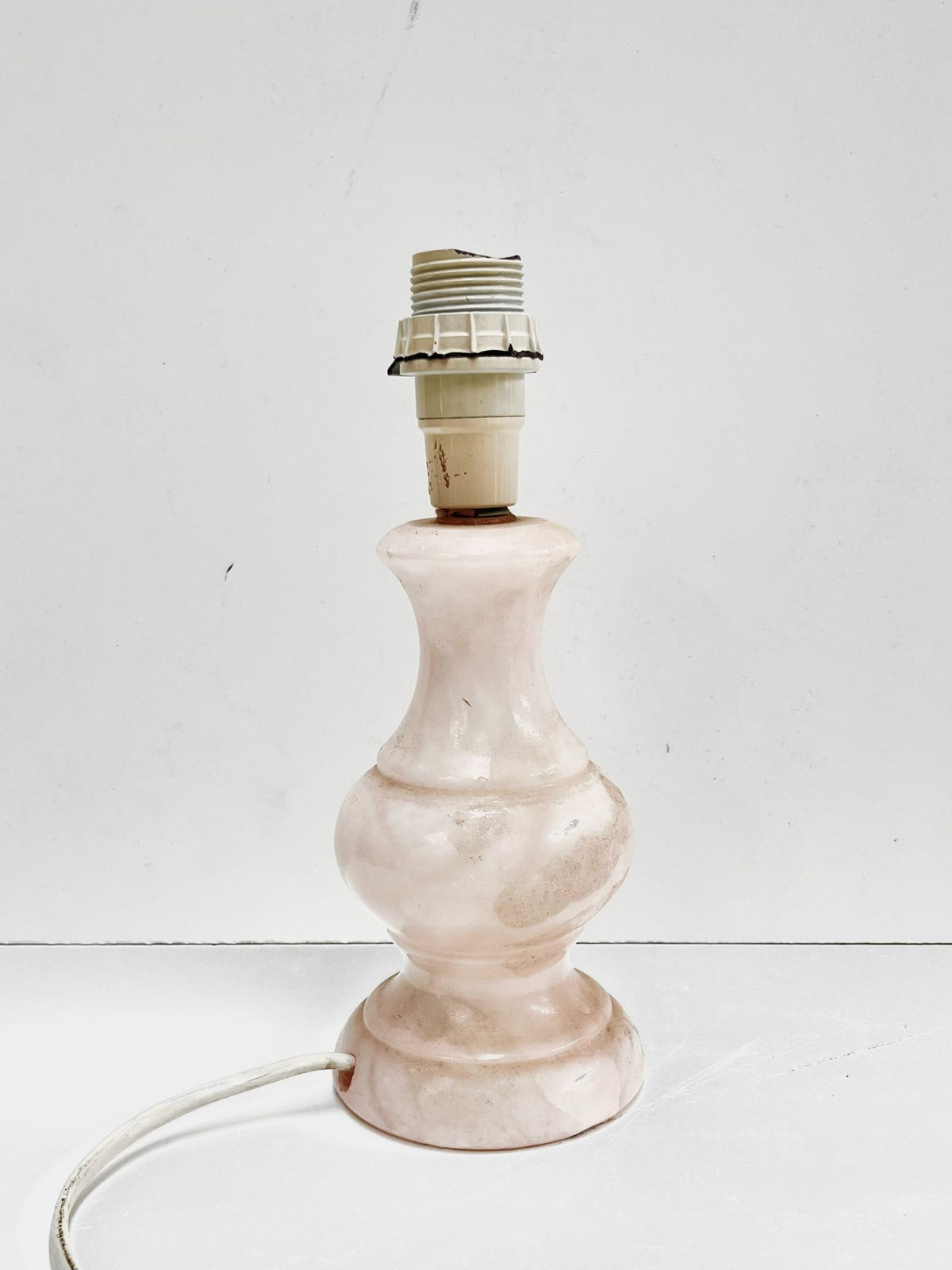 Pied de lampe en marbre rose