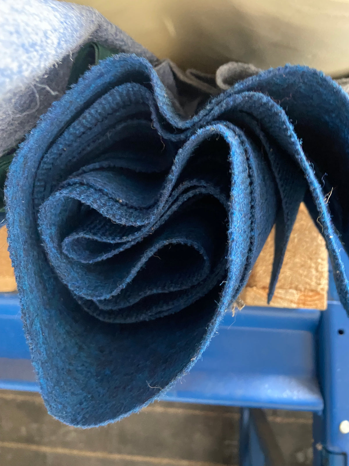 Lots de Tapis Moquette bleue et rouge