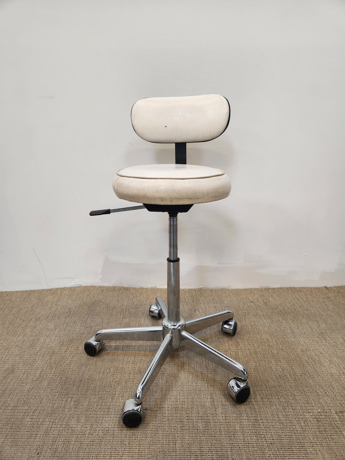 Chaise roulante blanche