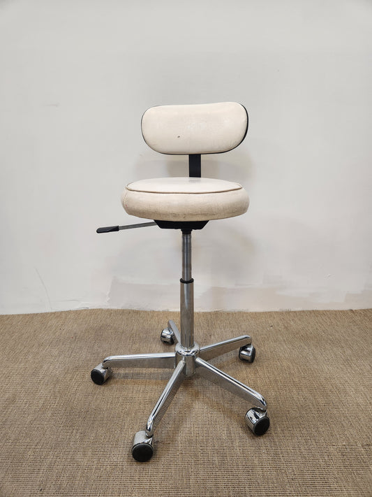 Chaise roulante blanche