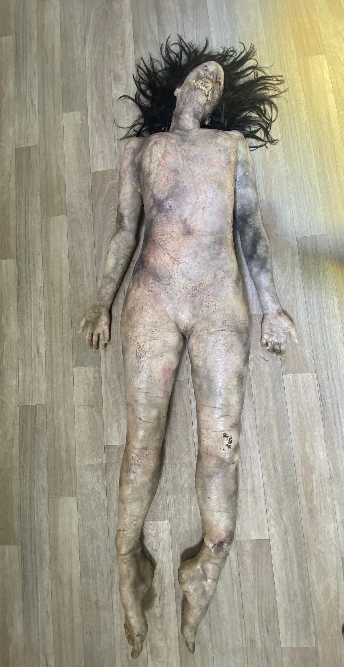 Faux Cadavre Femme 2 - Mousse & Latex