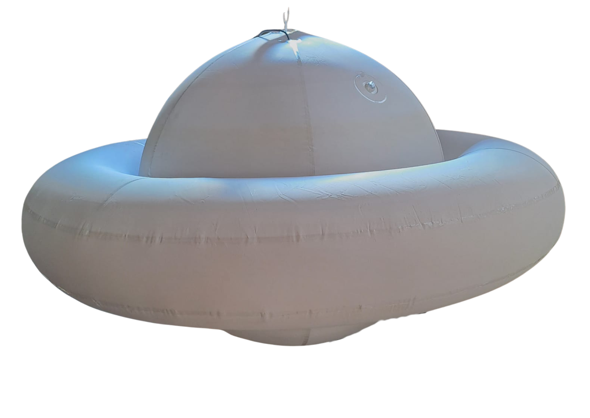 Ballon gonflable suspendu représentant la planète Saturne rétro éclairé