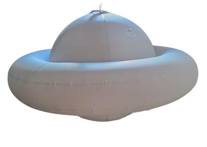 Ballon gonflable suspendu représentant la planète Saturne rétro éclairé