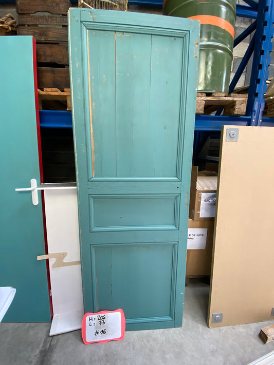 Porte en bois bleue