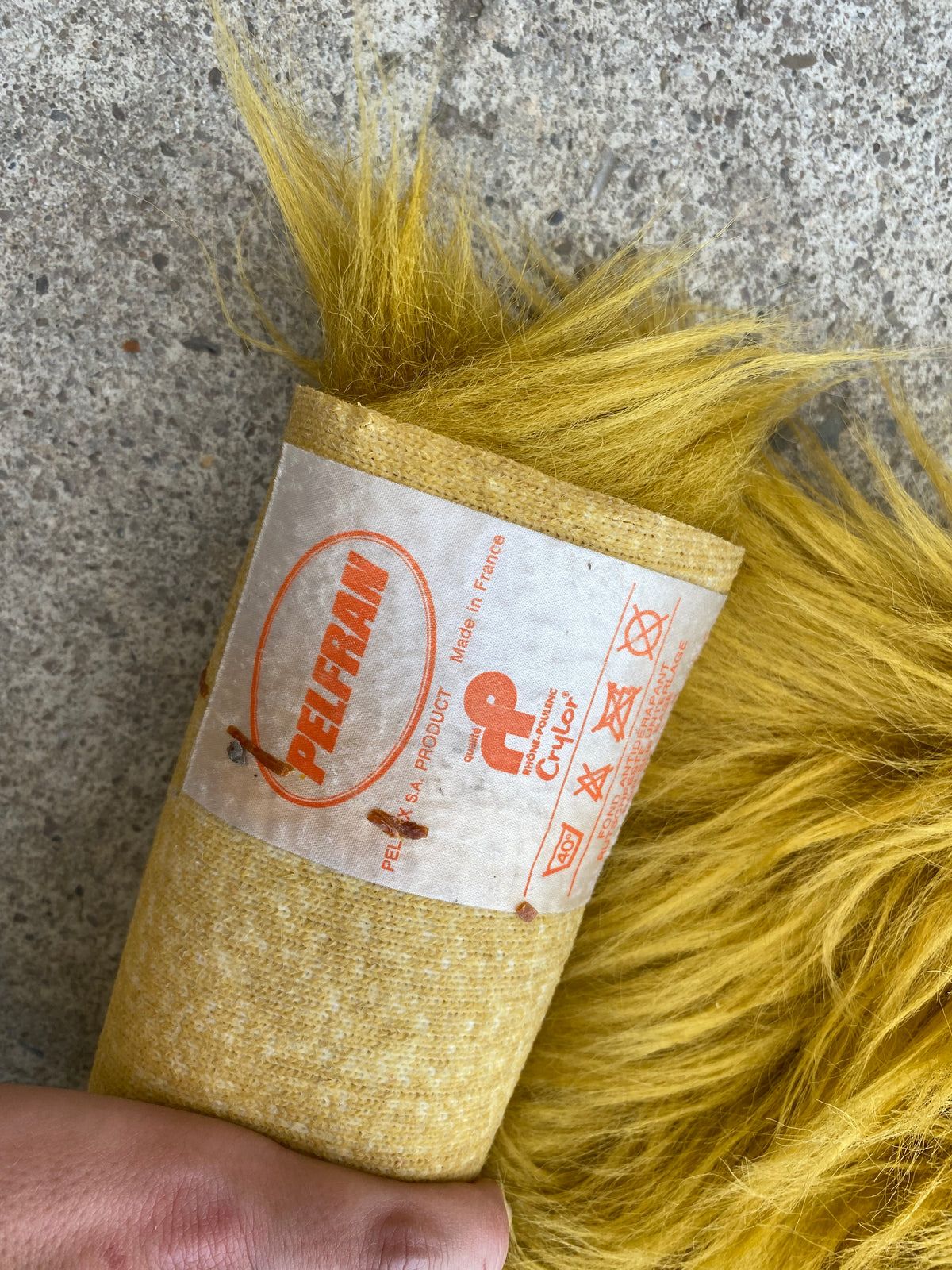 Tapis en fourrure synthétique jaune